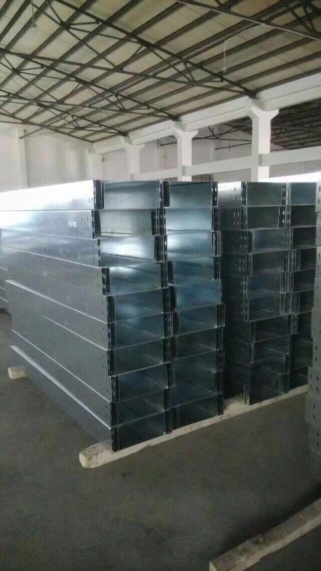 廣州白云機場三期改造航站樓電纜橋架進場(圖6) 廣州白云機場三期改造電纜橋架備貨區